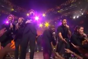 2011__05__American_Idol_Tom_Jones_May26newsnea 300×200.jpg