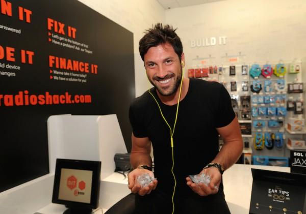 Maksim Chmerkovskiy picked up a free replacement pair of SOL REPUBLIC  eartips at NY RadioShack store