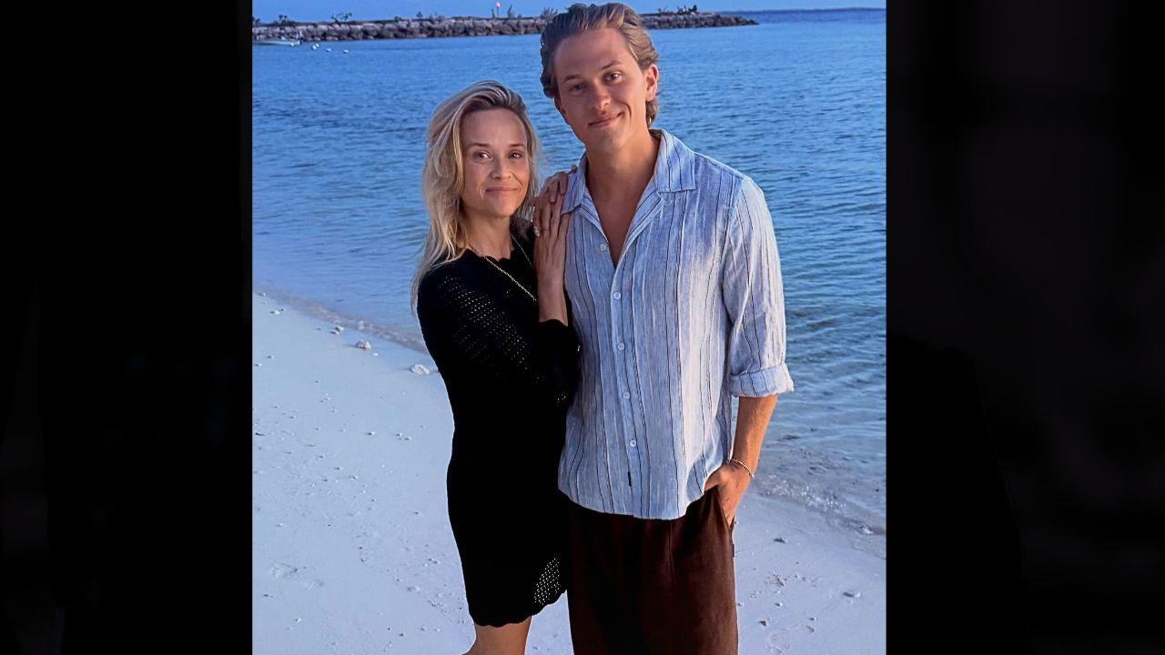 Image of Reese Witherspoon and Deacon Phillippe.