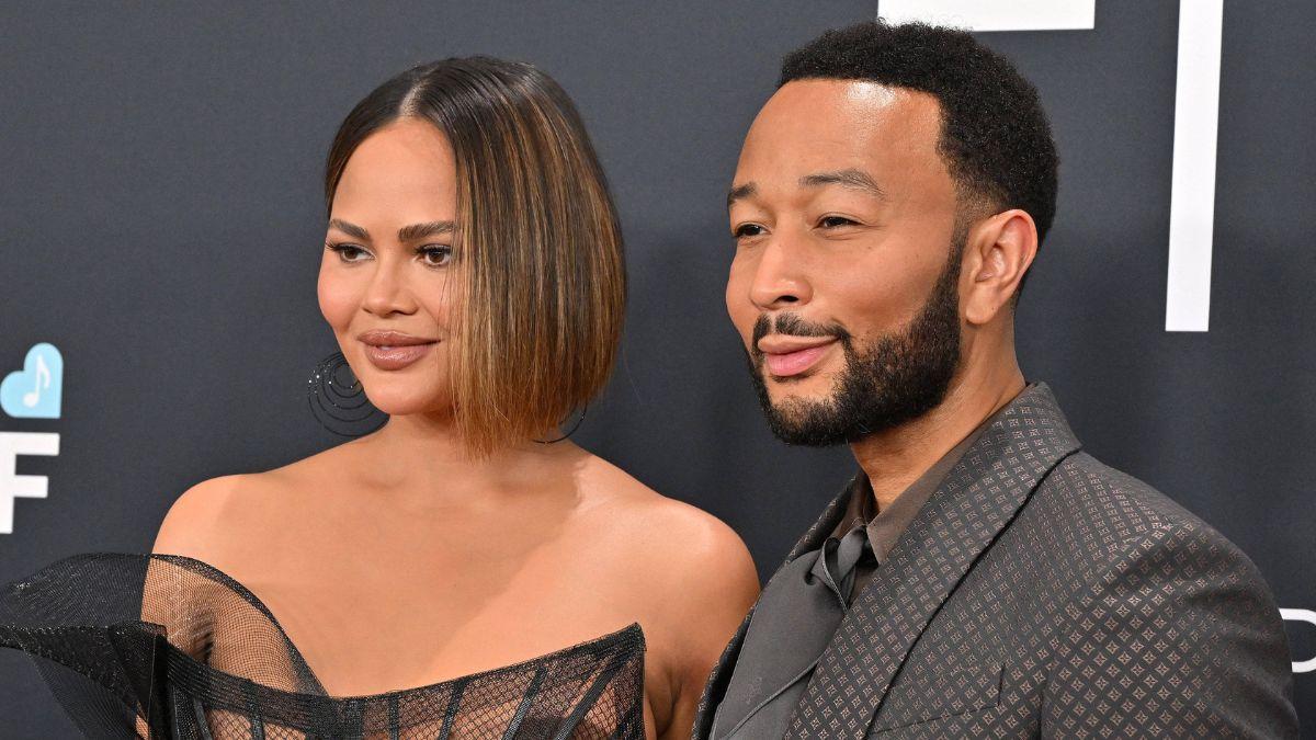 image of Chrissy Teigen said she never farted or pooped in front of John Legend.