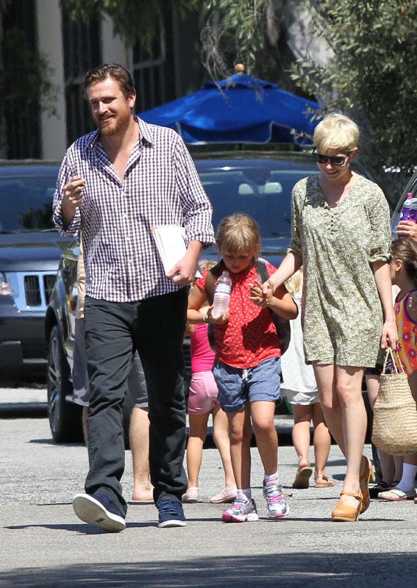 Michelle williams jason segel august7 905_ _2.jpg