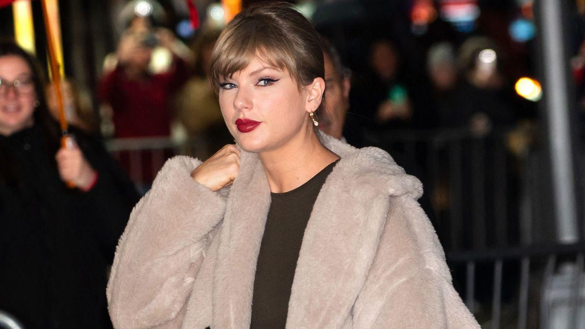 Image of Taylor Swift is a longtime fan of Elizabeth Taylor.