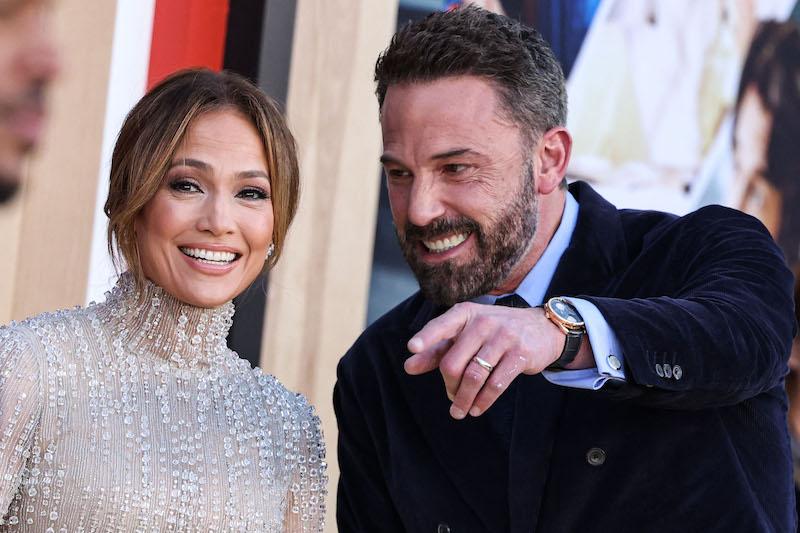 ben affleck looking date jennifer lopez split