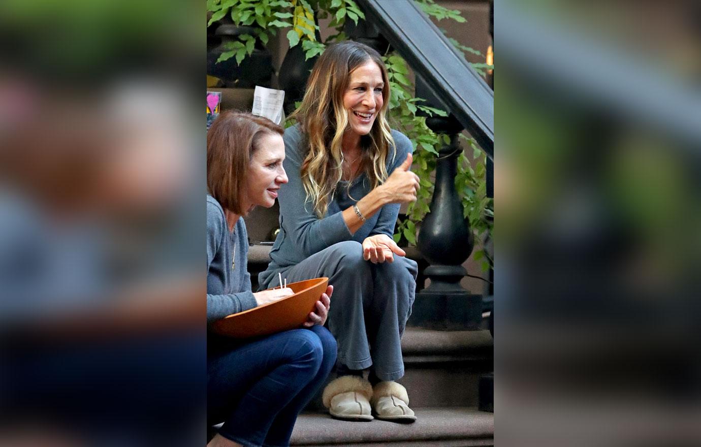 Sarah Jessica Parker hands out Candy outside her Apartment for Halloween, NYC