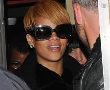 2009__12__full_rihanna_11_wenn2696374 225&#215;184.jpg