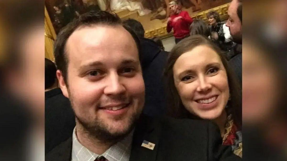 Photo of Josh Duggar said his wife and kids cry 'themselves to sleep every night.'