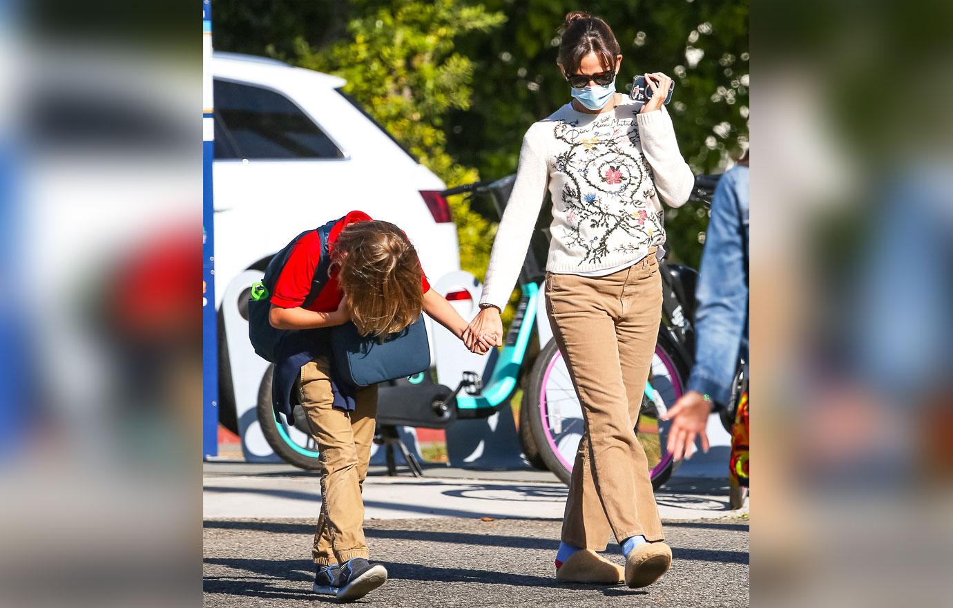 jennifer garner fall ready picks up son samuel from school pics