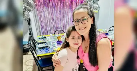 A photo of Jenelle Evans and Ensley.