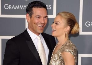 2011__03__Eddie_Cibrian_LeAnn_Rimes_March29newsnea 300×213.jpg