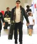 011713_video_robert pattinson melbourne airport teaser.jpg