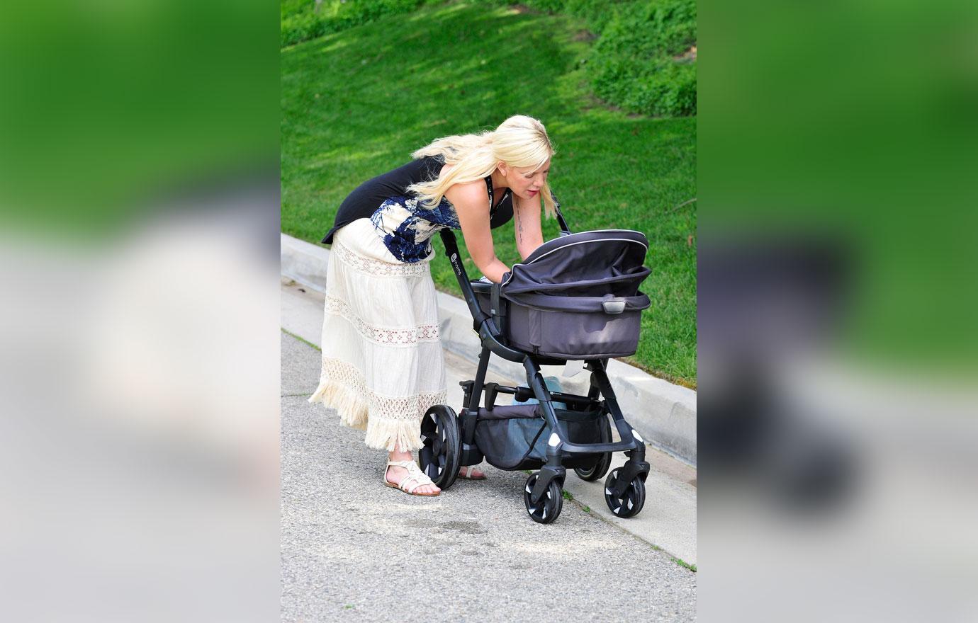 Tori spelling baby walk 5 2