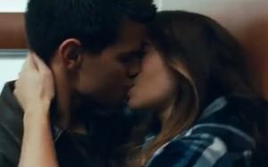 lily collins and taylor lautner kissing