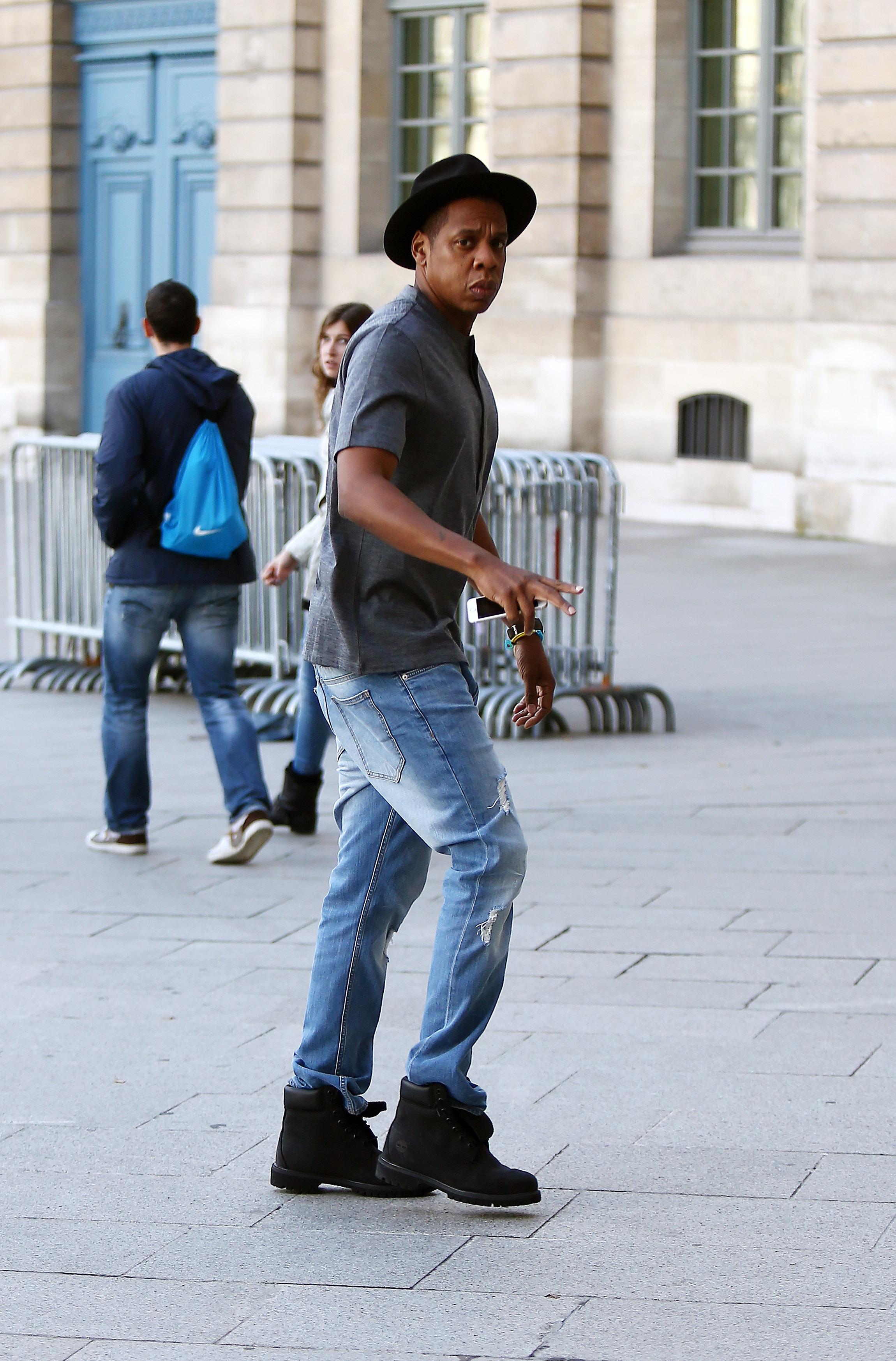 Jay Z shopping at Fred&#039;s jewelery in Paris