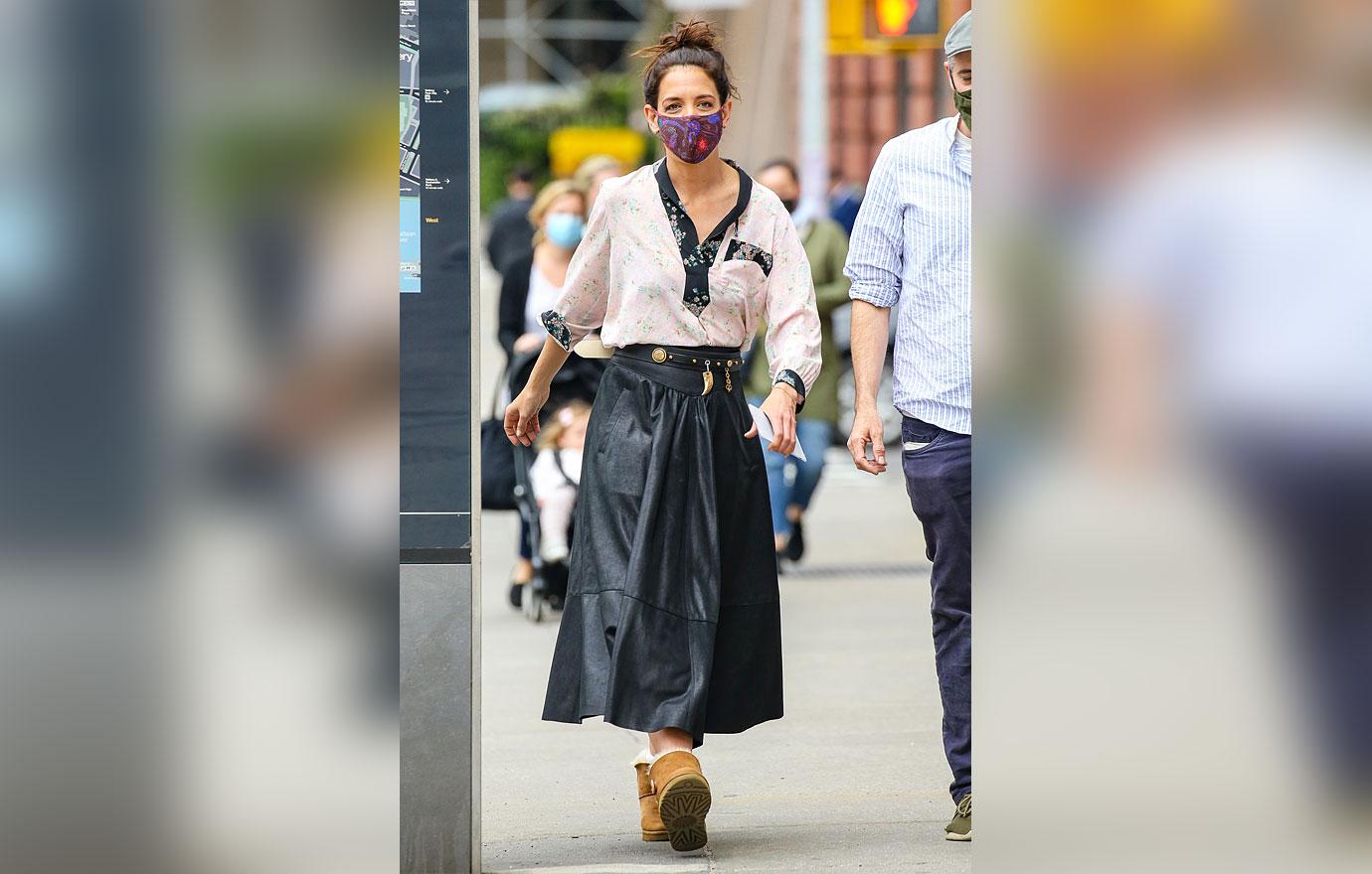 katie holmes knit dress uggs boots new york city