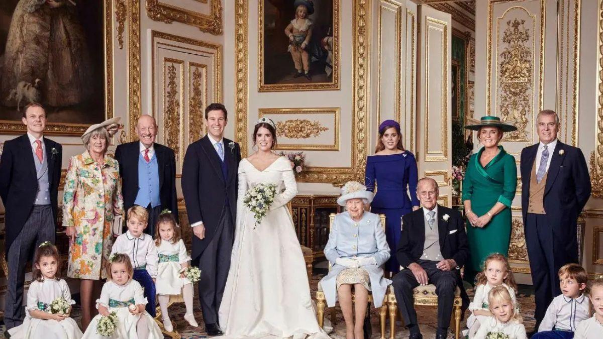 image of royal family