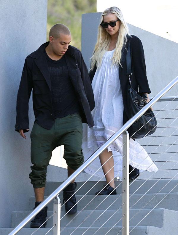 Ashlee simpson baby bump 04