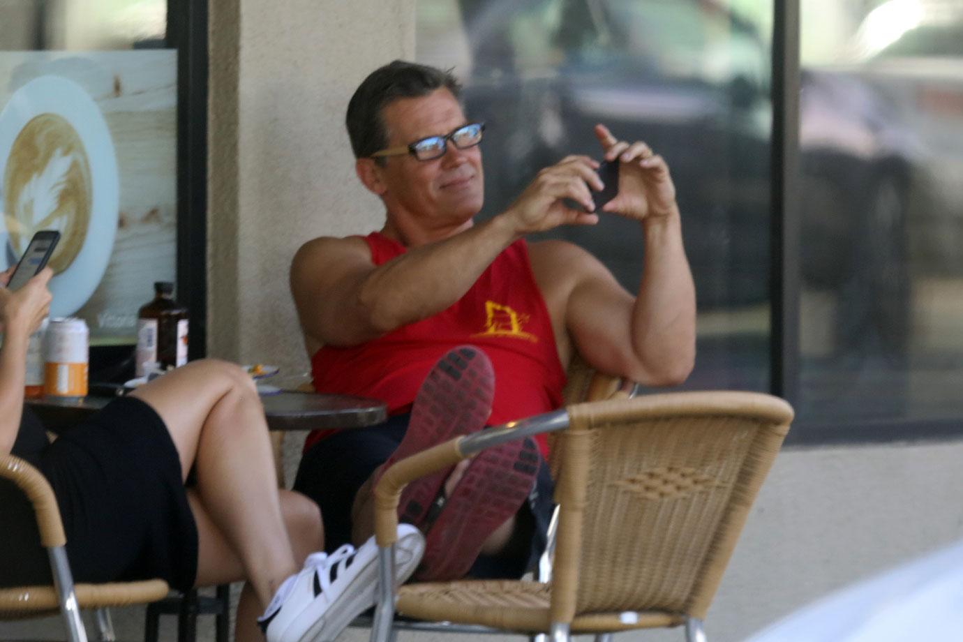 josh brolin taking a selfie