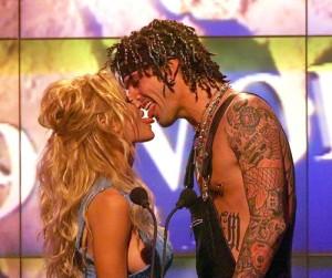 2010__05__pamela_anderson_may5a 300×297.jpg