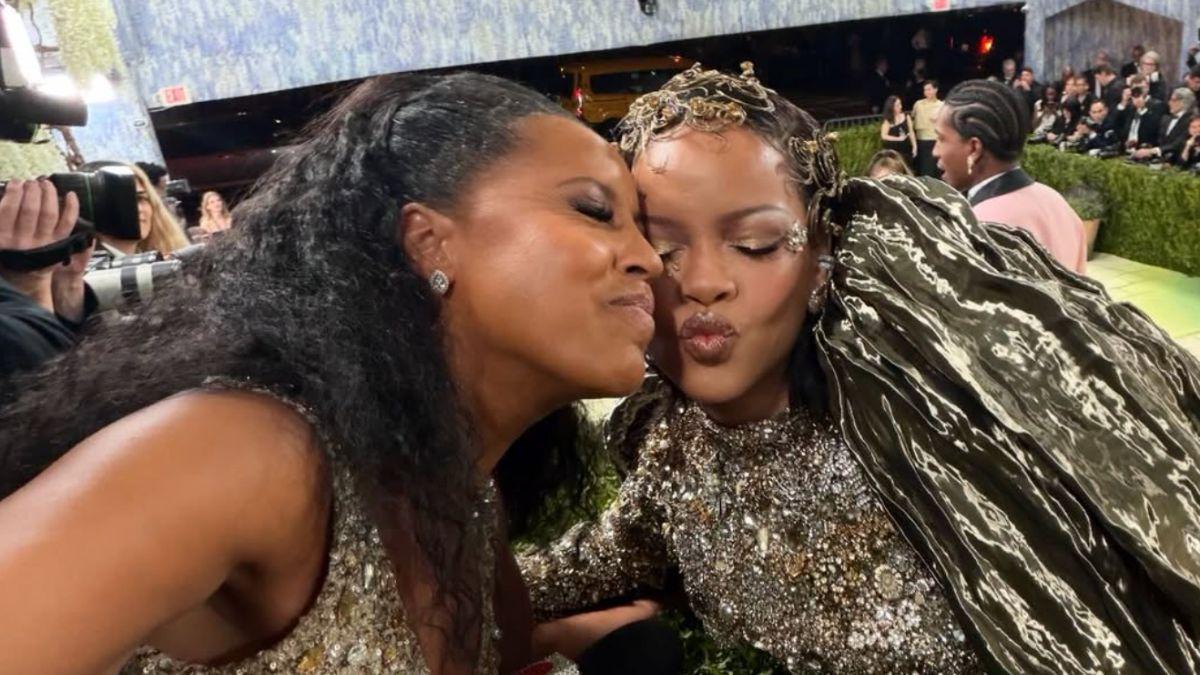 Image of Sheinelle Jones ran into Jenna Bush Hager's former costars on the red carpet.