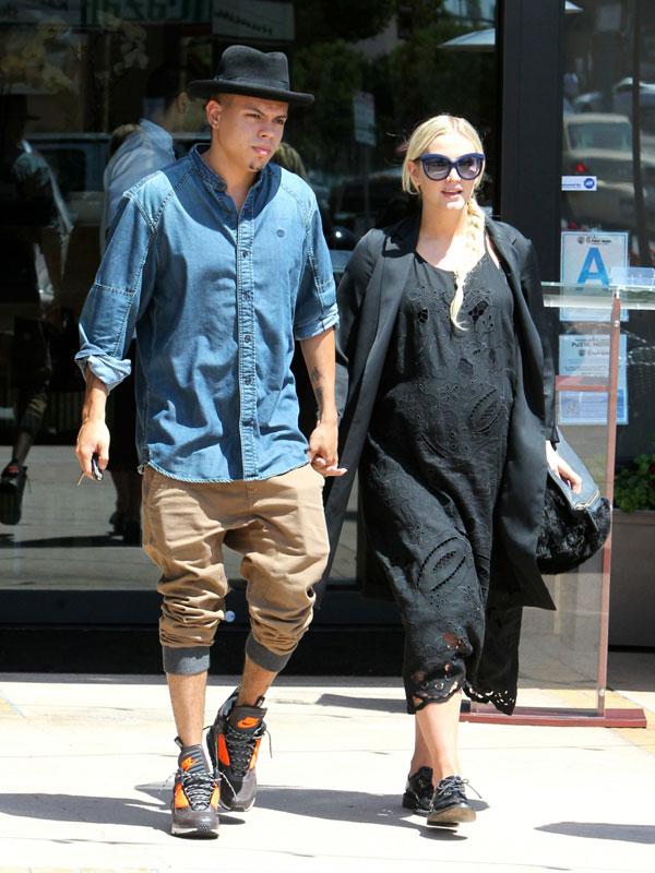 Pregnant ashlee simpson evan ross date lunch 02