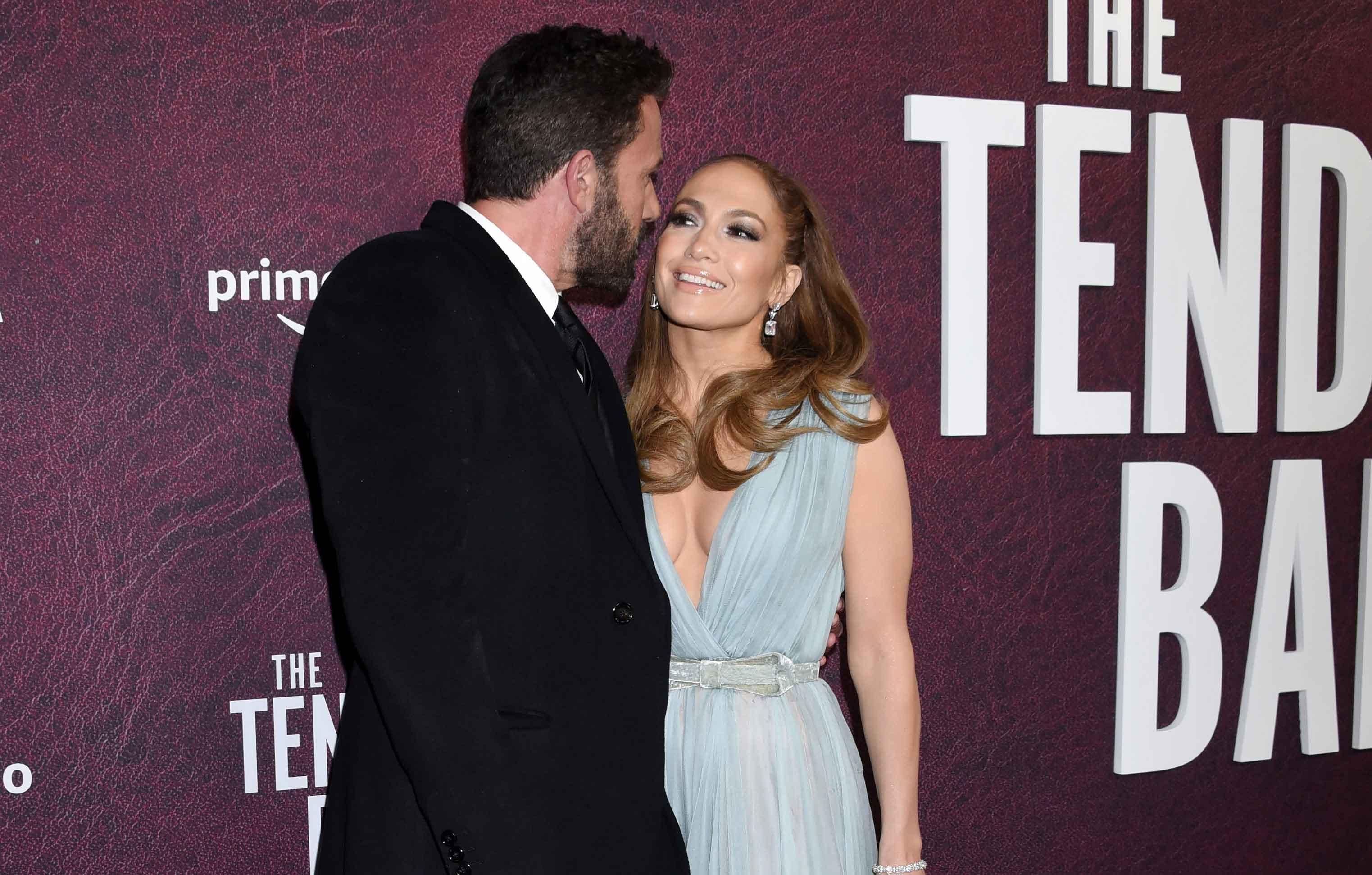 ben affleck staring photos wedding jennifer lopez