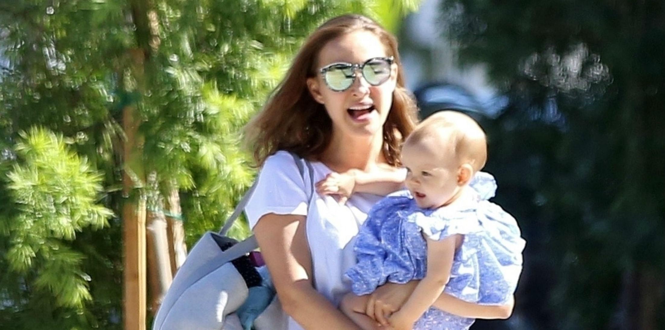 BGUS_1027641_00Natalie Portman Daughter Stroll Outside Stunning Photos hero1