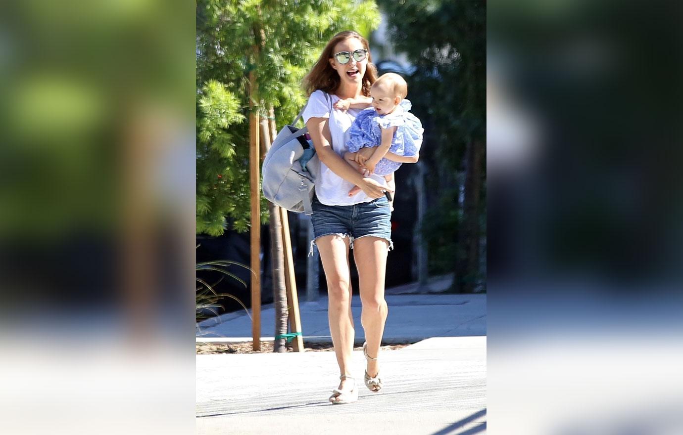 *EXCLUSIVE* Natalie Portman enjoys lunch with her daughter Amalia Millepied