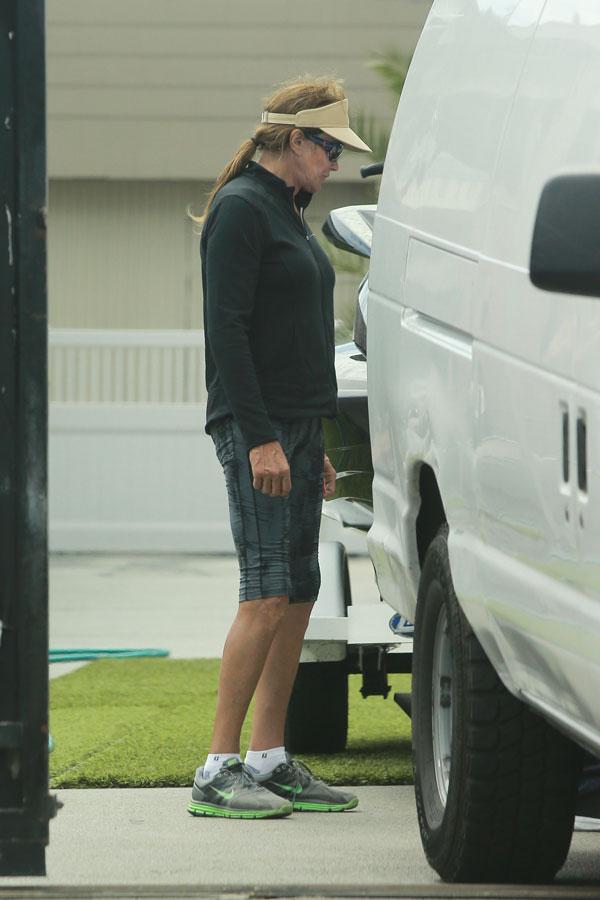 Caitlyn jenner laughs running errands malibu 02