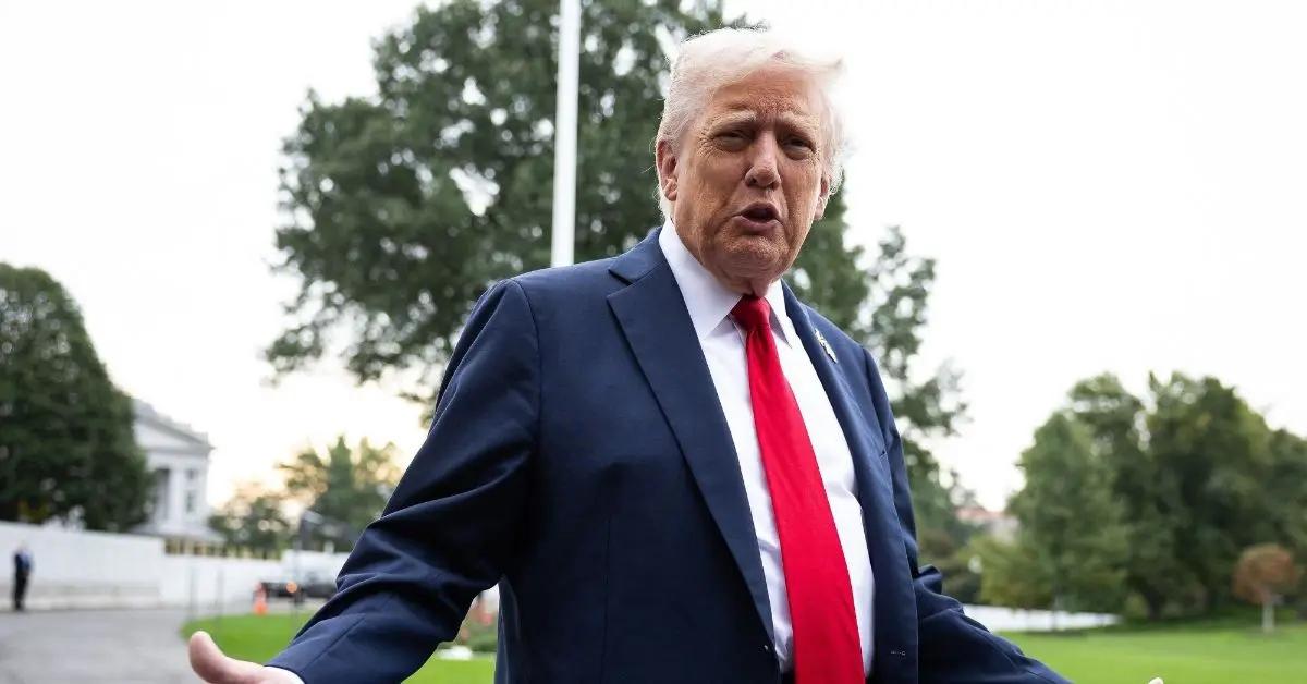 Photo of Donald Trump admitted he spoke to Venezuelan President Nicolás Maduro seconds after saying he didn't 'want to comment' on the situation.