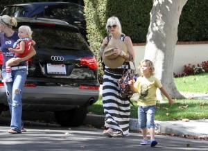 2010__08__Gwen_Stefani_Aug25_35 300×218.jpg