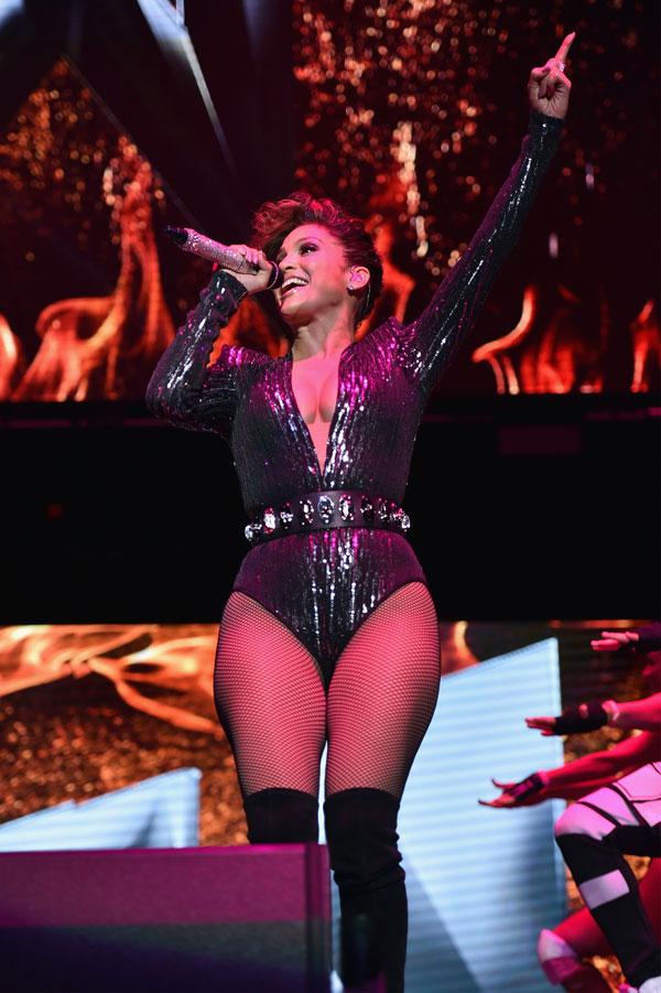 Jennifer lopez performing megaton concert 05