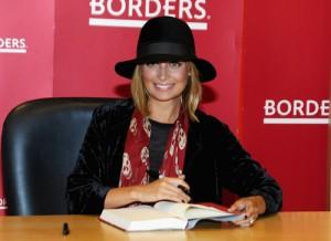 2010__09__Nicole_Richie_Sept29_067 300×218.jpg