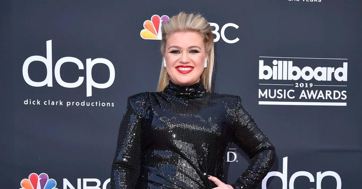 Kelly Clarkson's NFL Honors appearance leaves fans lost for words