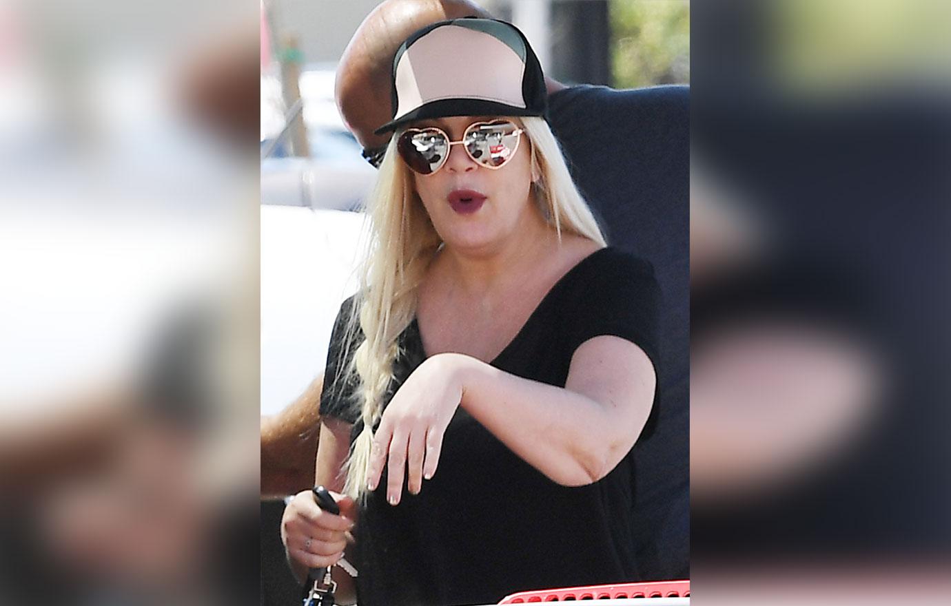 Tori spelling claims son stabbed by nails four seasons hotel 4