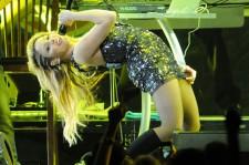 2009__12__full_jingle_ball_20_wenn2691102 225×149.jpg