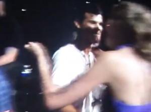 2011__08__Taylor Swift Taylor Lautner Hug Aug29neb 300×224.jpg