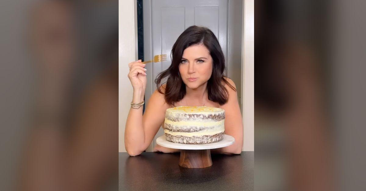 Image of Tiffani Thiessen flaunted her bare figure.