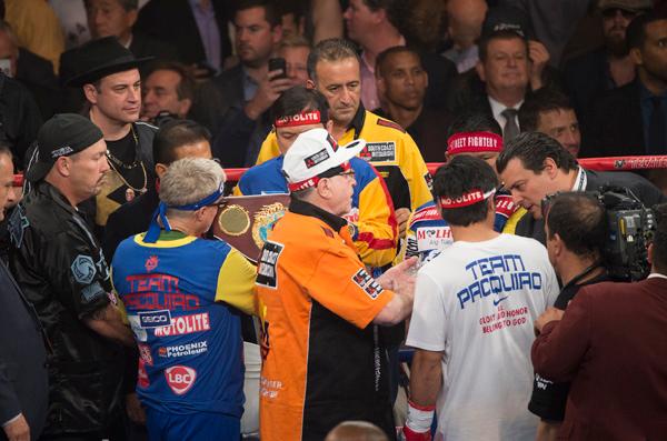 Jimmy Kimmel walks Manny Pacquiao into the ring before his historic Welterweight Champioship fight with Floyd Mayweather Jr