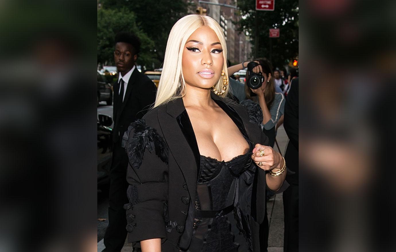 ** WARNING: Contains Nudity ** Nicki Minaj has wardrobe malfunction at Marc Jacobs Fashion Show in New York