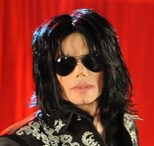 2009__12__michaeljackson 225×214.jpg