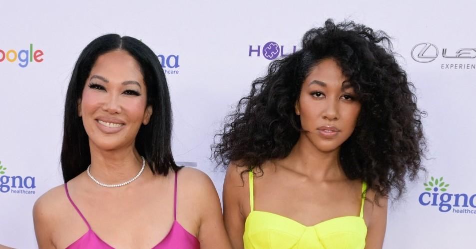 Kimora Lee Simmons Embarrassed By Daughters Vittorio Assaf Romance 9216