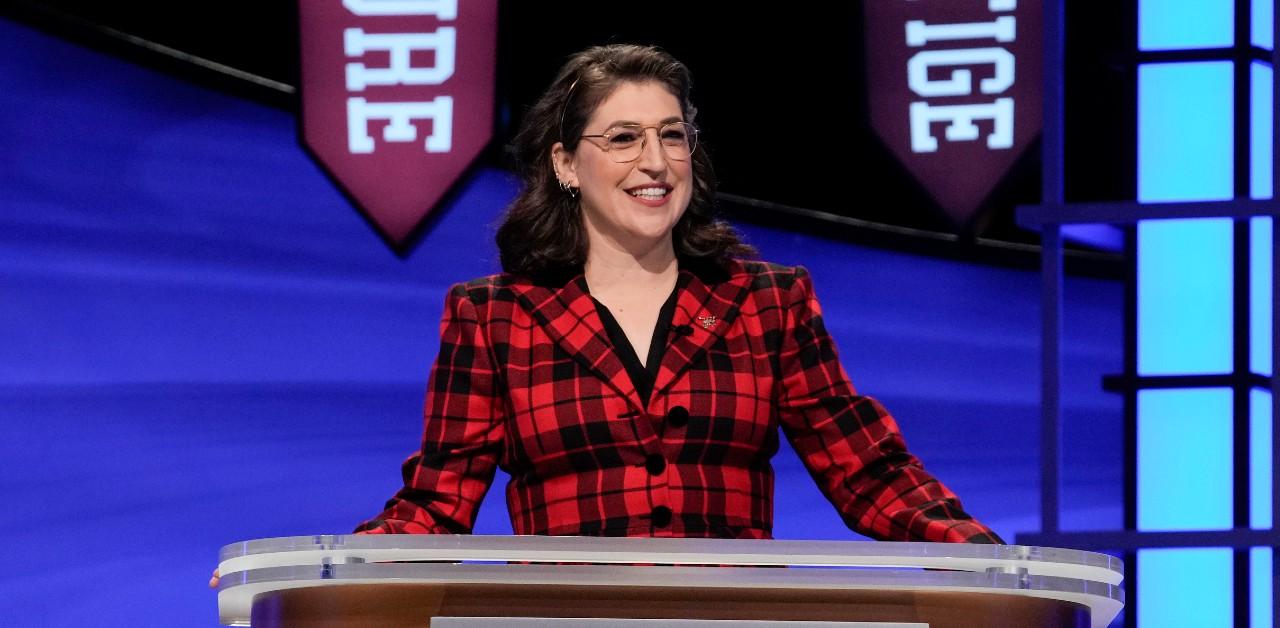 https://media.okmagazine.com/brand-img/kc5dSBTAg/0x0/jeopardy-fans-outraged-mayim-bialik-snub-1657899062040.jpg