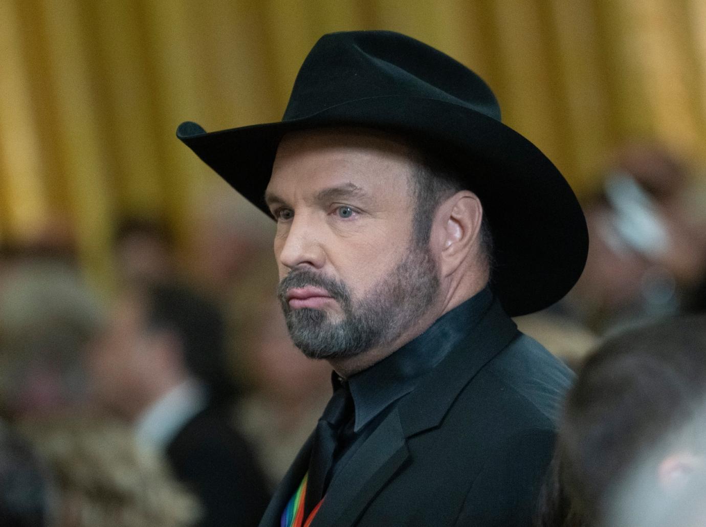 jimmy kimmel garth brooks talk show guest interview rape scandal