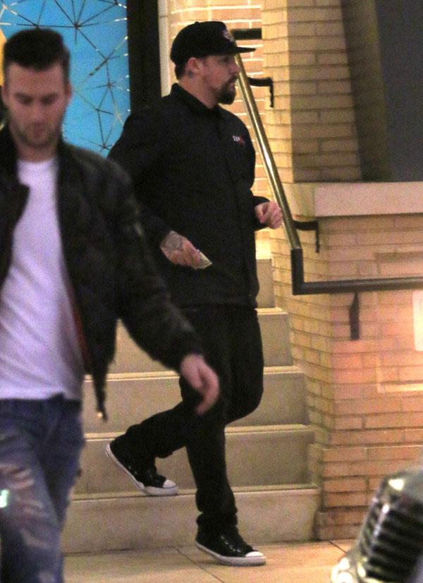 Nicole richie joel madden kids christmas shopping batman movies 05
