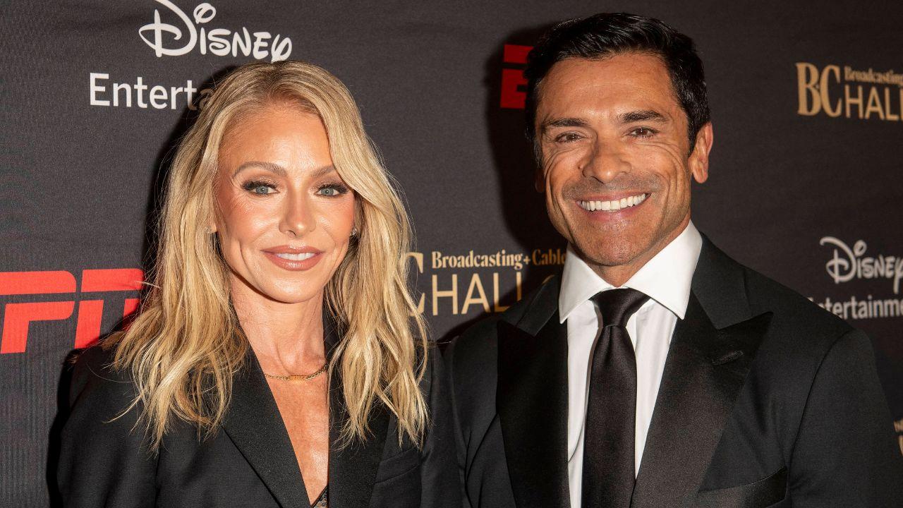Image of Mark Consuelos had to golf marshmallows into Kelly Ripa's mouth as a part of the viral challenge.