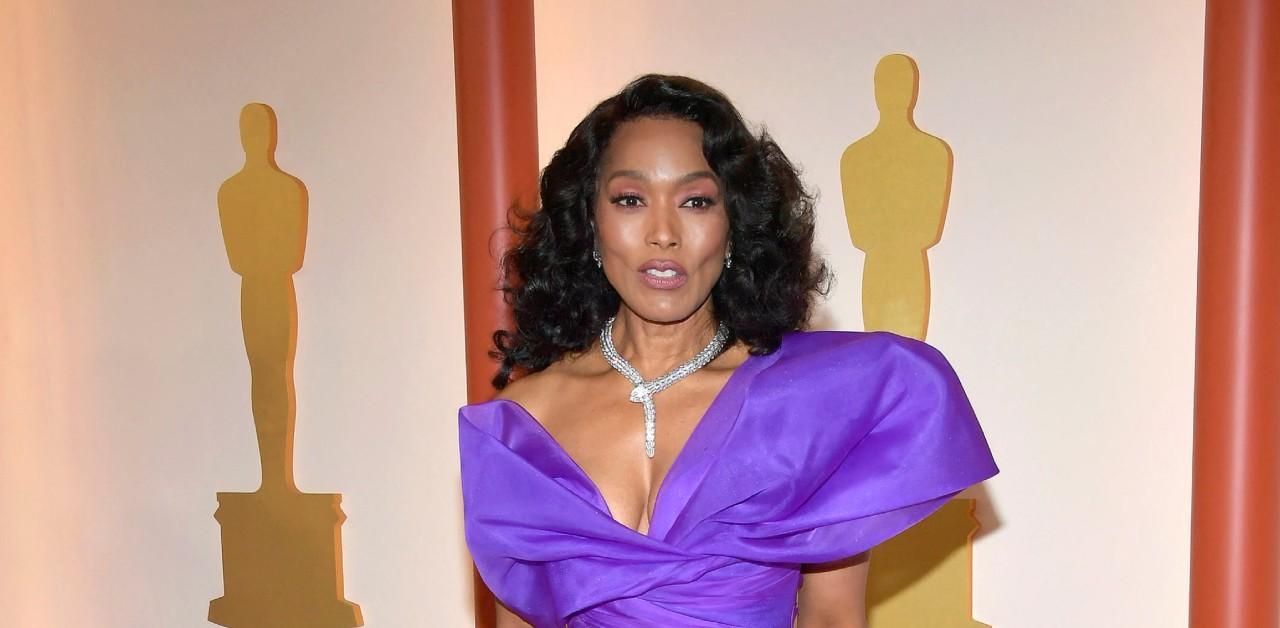 watch angela bassett doesnt clap jamie lee curtis wins best supporting actress