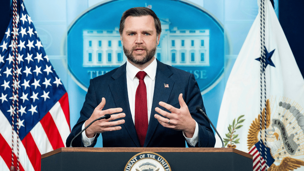 photo of J.D. Vance spoke to a crowd of roughly 300 people at a 3,000-capacity venue.