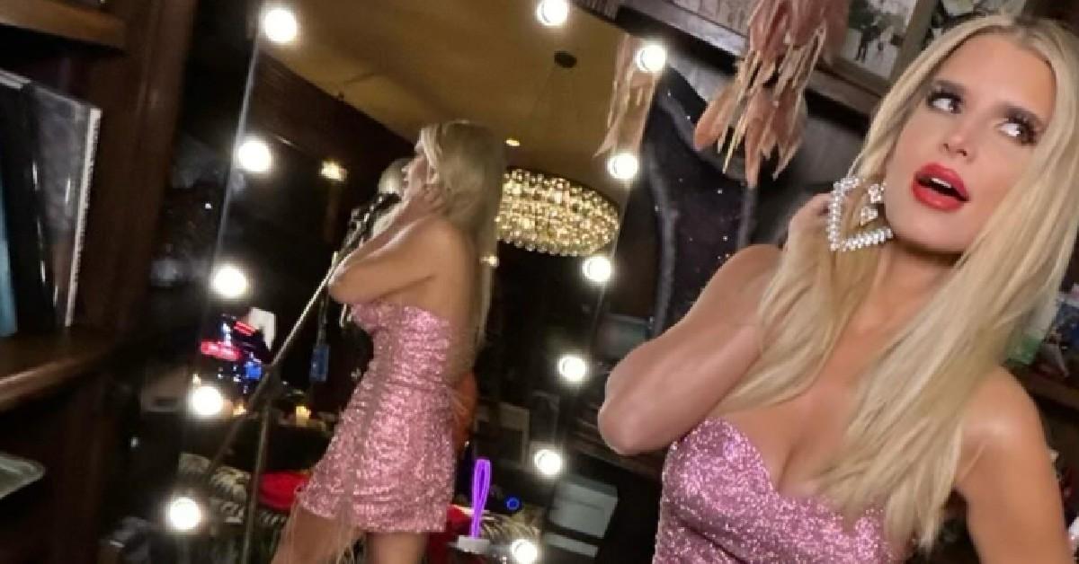 Jessica Simpson Fans Compare Her To Barbie In Valentine's Day Photos