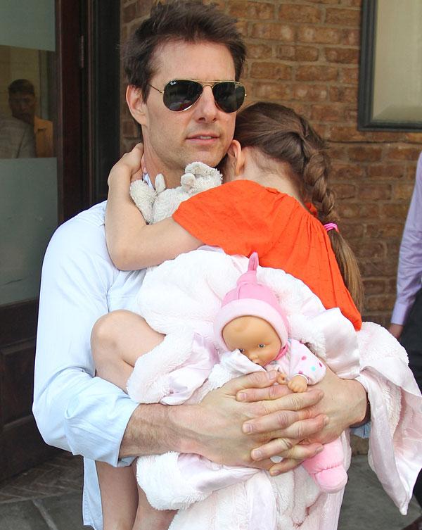 Tom Cruise Takes Suri to Disney World