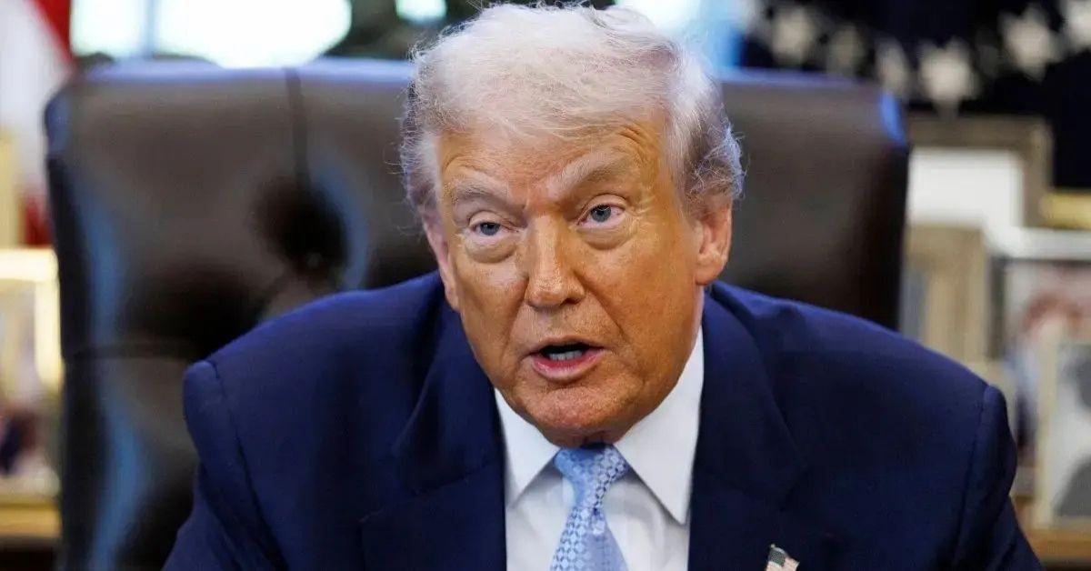 Photo of Online users suspected Donald Trump of undisclosed medical issues.